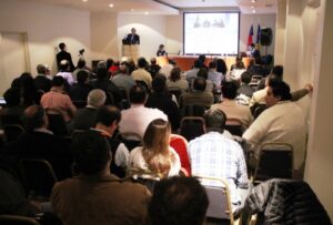 Hombres y mujeres de radio en Puerto Natales