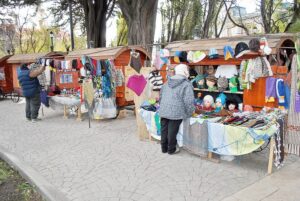 Artesanos de la Plaza de Armas se instalarán en Avenida Colón Tras decisión de alcalde