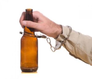 Pena de 600 días por manejar ebrio y sin licencia