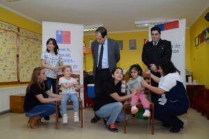 Autoridades refuerzan campaña de vacunación en jardín infantil de la Armada “Mar y Cielo”