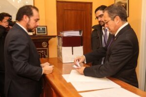 En manos de la Corte de Apelaciones está el desafuero del senador Carlos Bianchi