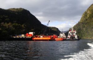 Armada de Chile monitorea arribo del segundo convoy para desvarar el Amadeo I