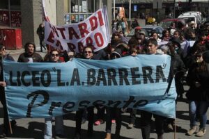 Profesores levantan paro ante escasa adhesión