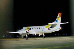Trasladan en avión ambulancia a joven argentino que protagonizó violento accidente