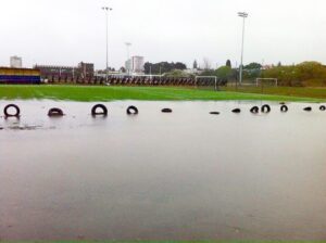 La constante lluvia ahogó la fiesta del fútbol puntarenense