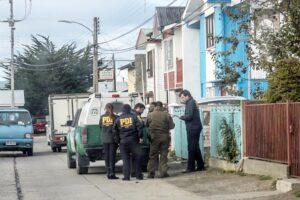 Investigan eventual participación de terceras personas en hombre encontrado sin vida