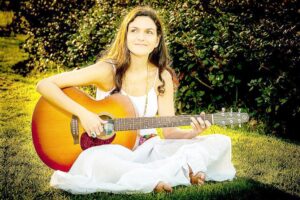 La cantautora argentina Paula Basalo se presenta hoy en el Teatro Municipal