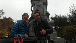 Llegaron a Magallanes en bicicleta extranjeros que han recorrido toda América desde Alaska