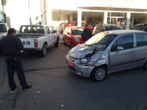 Choque por alcance en zona franca dejó una conductora lesionada