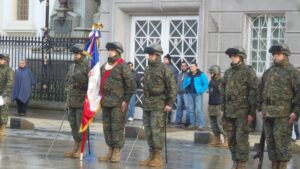 Regimiento Reforzado “Pudeto” homenajeó a los símbolos patrios