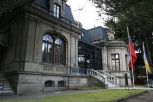 “Tehuelches, danza con fotos” llega a Punta Arenas