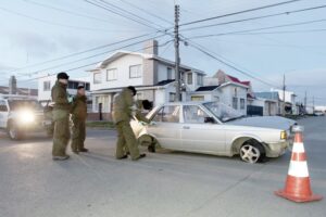 Joven ebrio es detenido tras robar, huir y chocar vehículo en el Barrio Prat