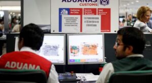 Funcionarios policiales podrían asumir tareas de trabajadores de aduanas que están en paro