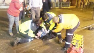 Con graves lesiones terminó una persona tras volcar en su cuatrimoto