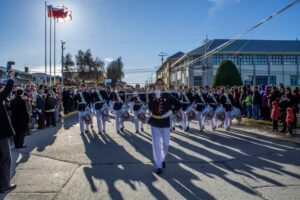 Galería de fotos del homenaje estudiantil al héroe naval Arturo Prat