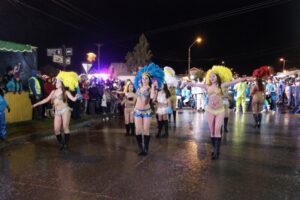 Miles de personas disfrutaron del carnaval aniversario de la ciudad de Puerto Natales