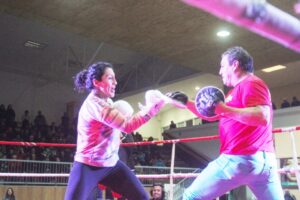 A gimnasio lleno se vivió velada boxeril en el Gimnasio de la Confederación Deportiva