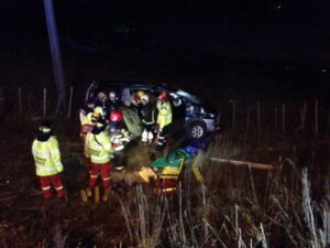 Unidad de Rescate trabajó en dos volcamientos simultáneos producto de la escarcha en la carretera