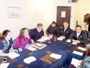 Horas críticas vive profesora de Puerto Williams que es posible caso de meningitis