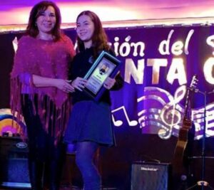 Constanza Toro se quedó con el primer lugar en categoría solista de Festival de Escuela Juan Williams