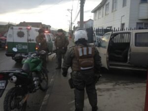 Persecución de auto robado terminó con dos detenidos