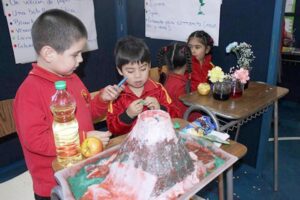 Exitoso debut de la Feria Científica Escuela España