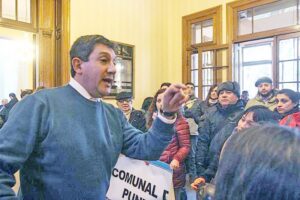 Profesores movilizados increparon duramente al alcalde Emilio Boccazzi