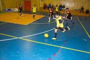 Escuela Williams y colegio Charles Darwin lideran grupo C de Copa Invierno