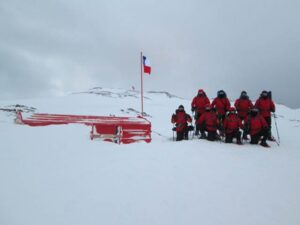 Dotación de la Base Antártica “Arturo Prat” construyó refugio para tsunami