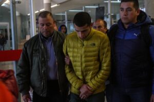 Detenido de millonario robo a relojería fue traído de vuelta a Punta Arenas para enfrentar la justicia