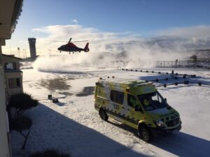 Mujer y un lactante de 11 meses fueron evacuados por la Armada desde Porvenir