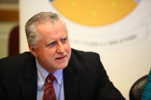 Ministro de Energía critica estancamiento de proyecto que amplía giro de ENAP