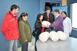 Organizaciones indígenas recibieron donación de lana para reducir costos de producción