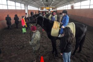 Lanzan actividades de hipoterapia en ayuda de 160 niños