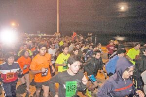 Más de 250 competidores participaron en la corrida nocturna del Liceo Industrial