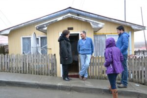Vecinos de Cerro Sombrero mejoraron sus viviendas gracias a subsidio del Minvu