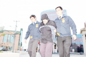 Madre se querella por violación contra almacenero