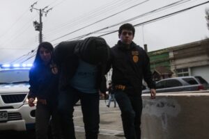 PDI capturó a prófugo de robo a relojería de Zona Franca