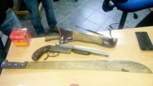 Argentina detenida en frontera con armamento