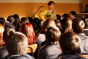 “Los jóvenes si bien es cierto en el discurso dicen ser no discriminadores, sí lo son”