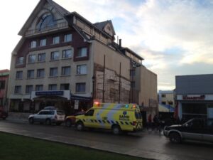 Trabajador  cae de una altura de seis metros en el centro de Punta Arenas