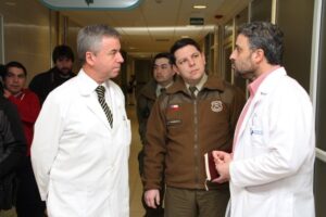 Director del hospital clínico buscará revertir salida de Carabineros del Servicio de Urgencia