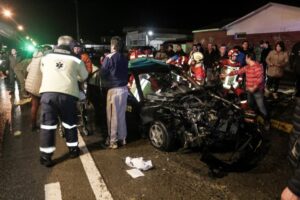 Pasajera de taxi colectivo quedó grave tras violenta colisión en Videla y Rómulo Correa