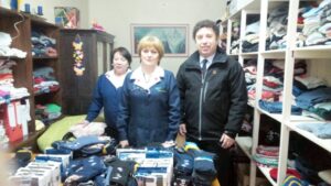 Realizan donación de ropa a la Cruz Roja