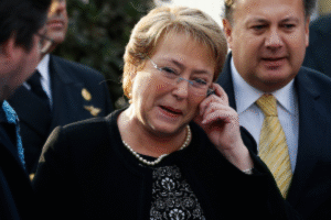 Tras cambio de avión, Bachelet arriba a Perú para participar de Alianza del Pacífico