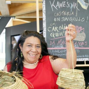 Ancestral tradición Kawésqar se robó la atención de asistentes a la Expo Milán 2015