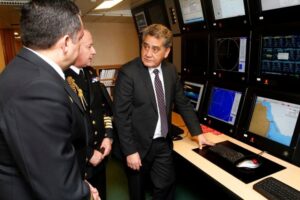Recorren nave Cabo de Hornos a días de iniciarse el crucero de investigación