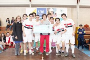 Pierre Faure y Charles Darwin: campeones del futsal de cuartos medios