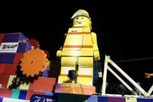 Carros de ENAP y Club de Pacientes Psiquiátricos ganadores del carnaval en categorías A y B