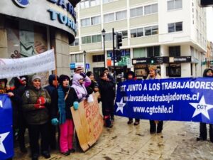 Directora del Sernam solidariza con trabajadoras y trabajadores en huelga